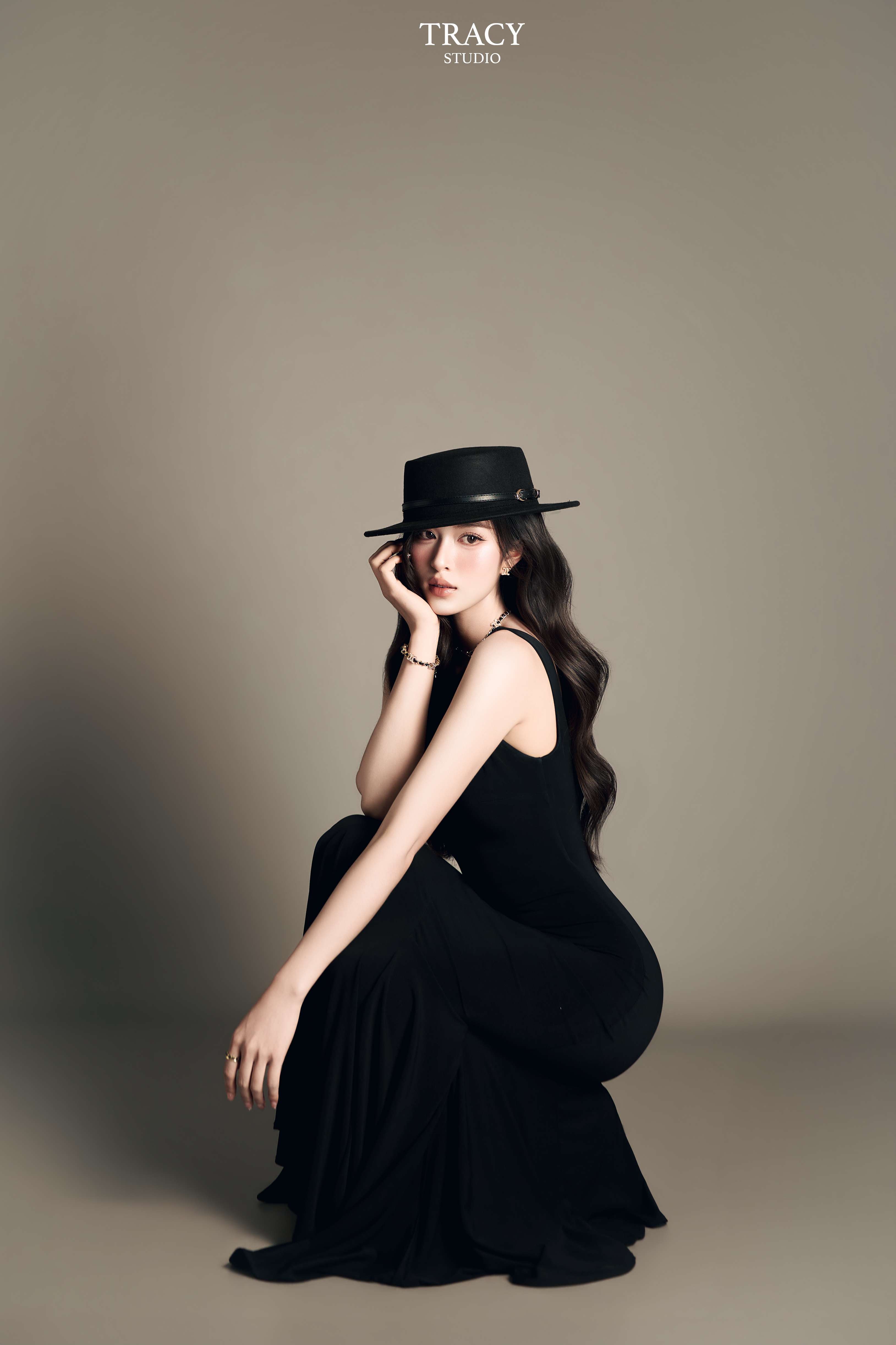 frontend/img/gallery/concept-cool-ngau-slay/tracy-studio-chup-concept-celine-slay (2).jpg